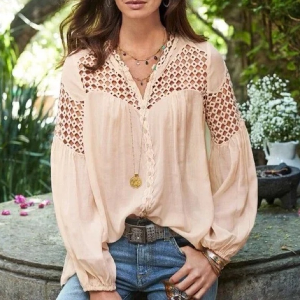 Sundance Cream Blouse with Cut-Out‎ Details Sz L